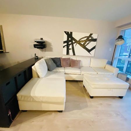 Downtown Heritage Condo With Parking Victoria Esterno foto