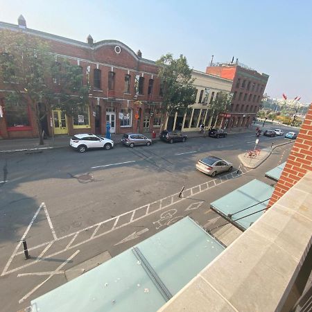 Downtown Heritage Condo With Parking Victoria Esterno foto
