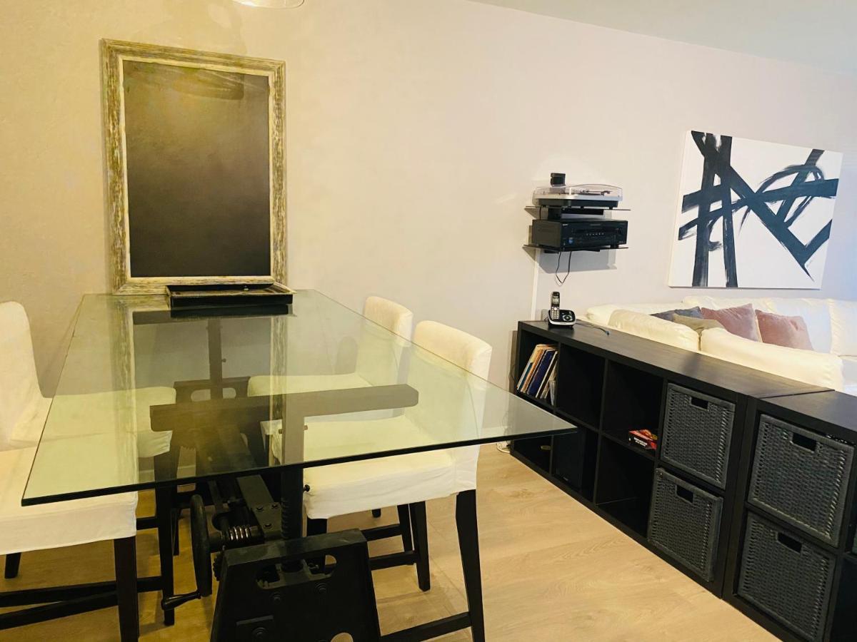 Downtown Heritage Condo With Parking Victoria Esterno foto