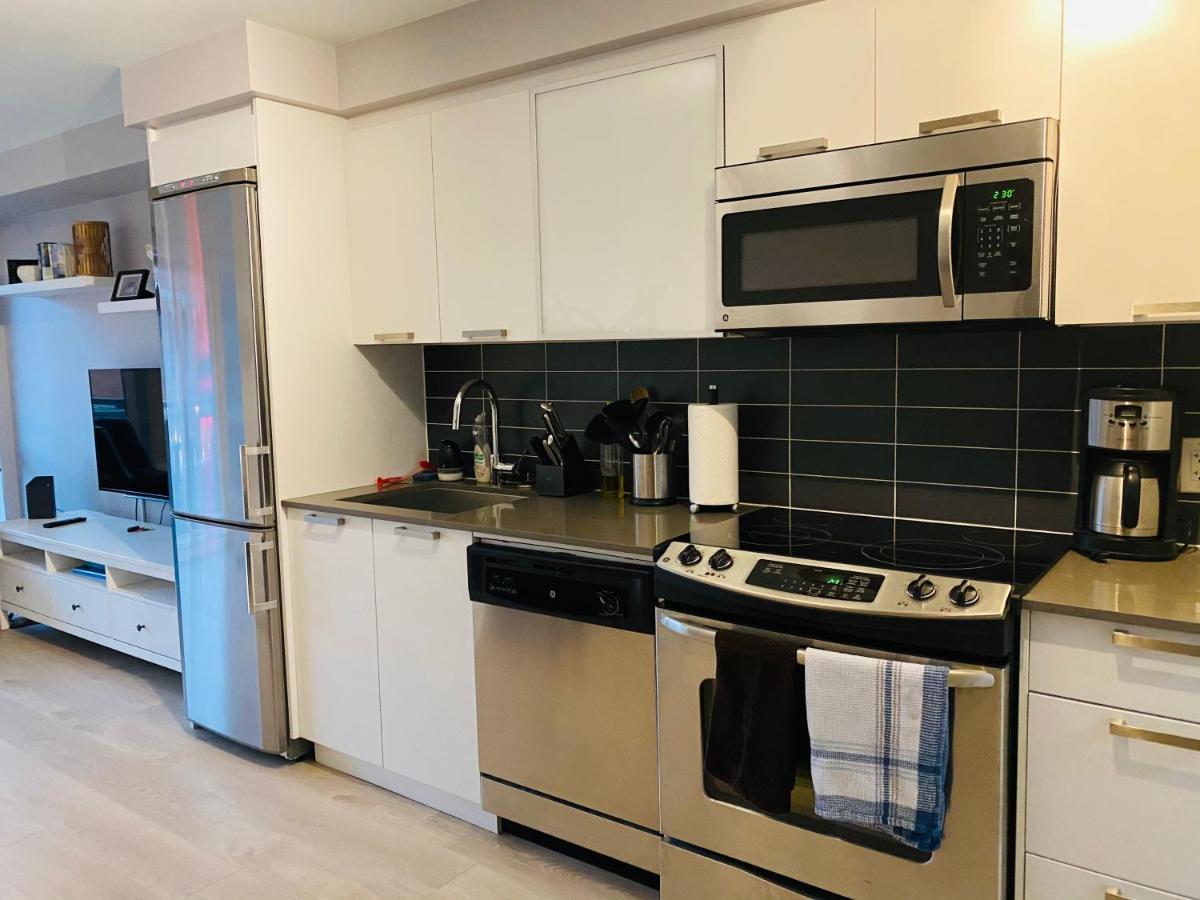 Downtown Heritage Condo With Parking Victoria Esterno foto