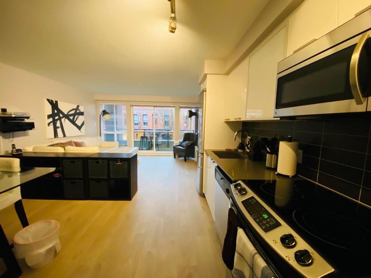 Downtown Heritage Condo With Parking Victoria Esterno foto