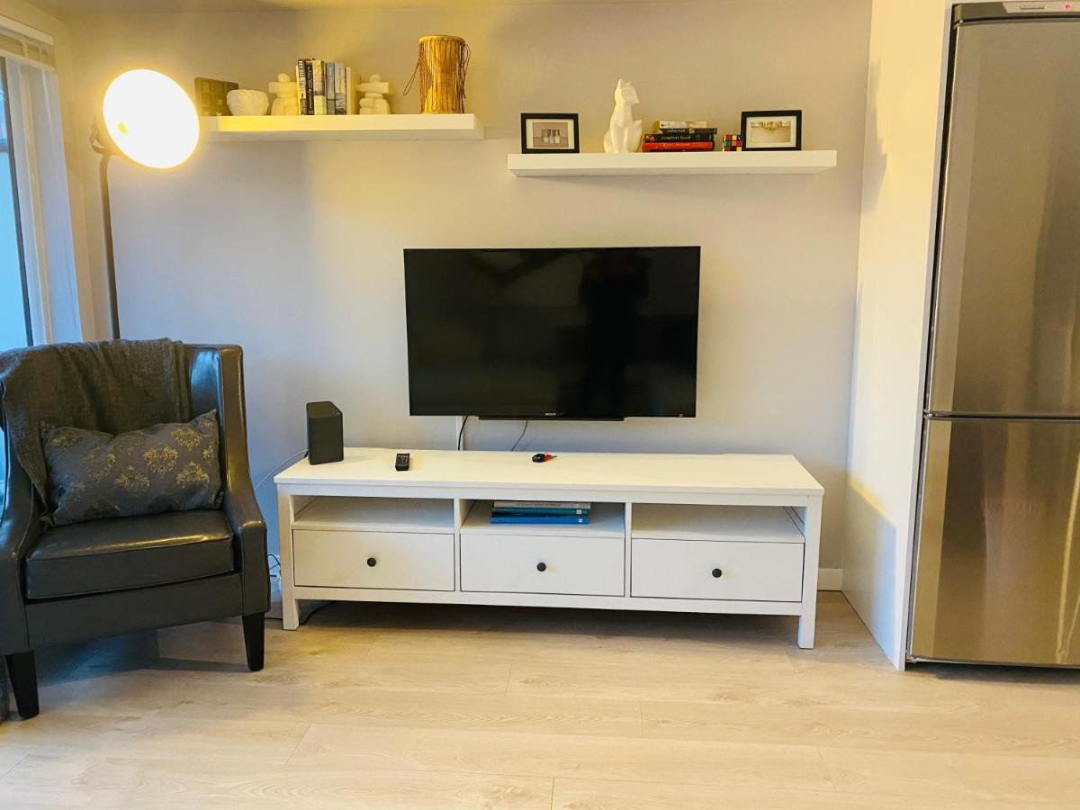 Downtown Heritage Condo With Parking Victoria Esterno foto