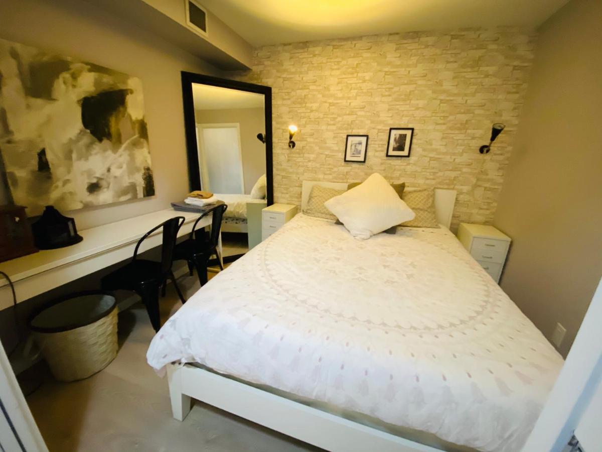 Downtown Heritage Condo With Parking Victoria Esterno foto
