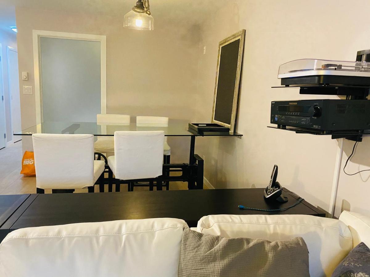 Downtown Heritage Condo With Parking Victoria Esterno foto