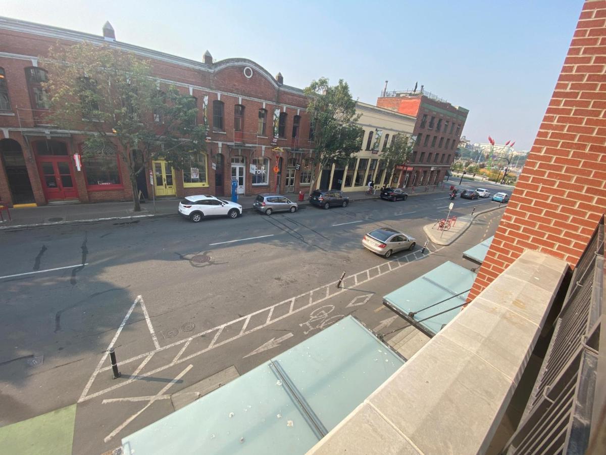 Downtown Heritage Condo With Parking Victoria Esterno foto
