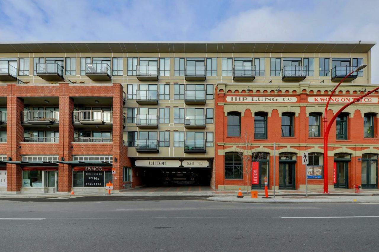 Downtown Heritage Condo With Parking Victoria Esterno foto