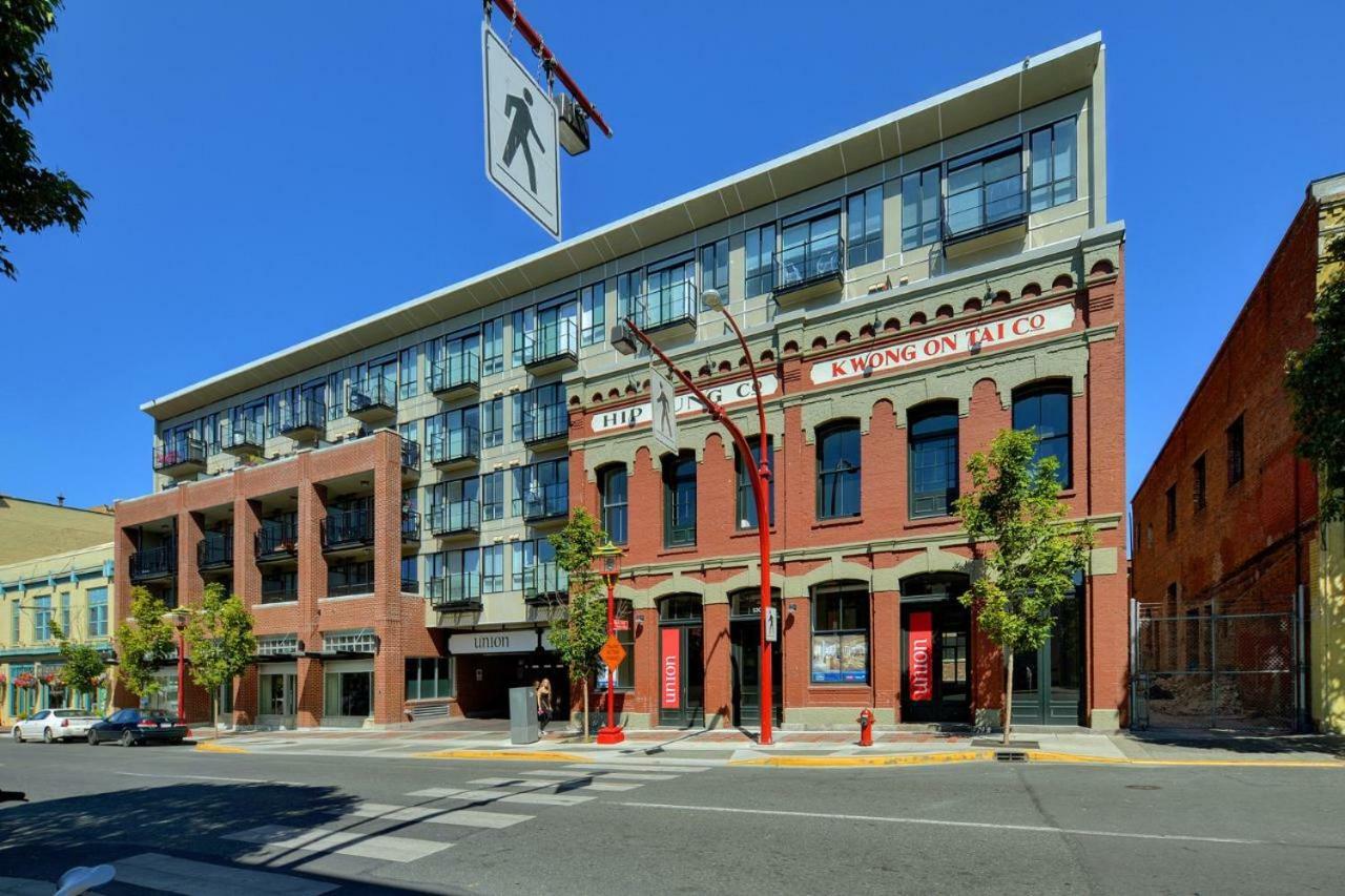 Downtown Heritage Condo With Parking Victoria Esterno foto