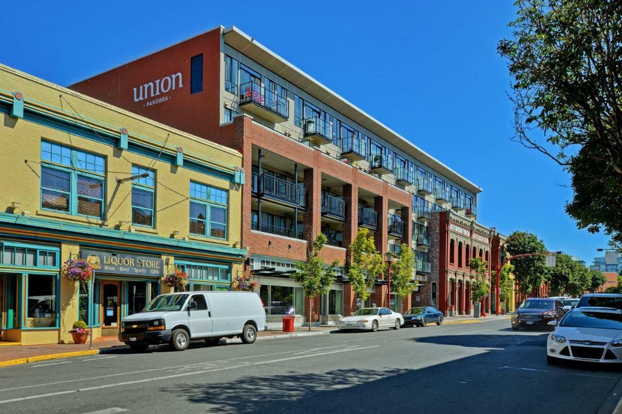 Downtown Heritage Condo With Parking Victoria Esterno foto