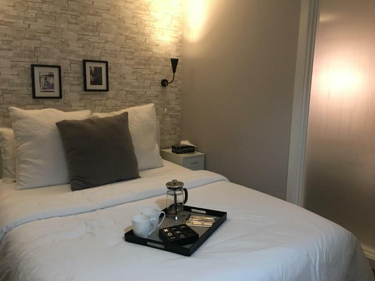 Downtown Heritage Condo With Parking Victoria Esterno foto