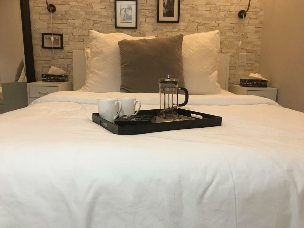 Downtown Heritage Condo With Parking Victoria Esterno foto